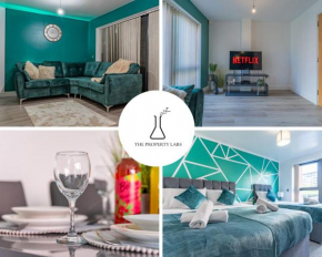 Luxury Birmingham City Centre Townhouse with BALCONY- Sleeps 10 - FREE Parking - Perfect for Contractors, Business Travellers, Families and other Groups - Near Bullring, Newstreet, Selfridges, NEC, NI